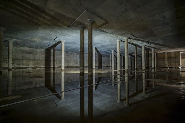 Use of a robot in confined spaces